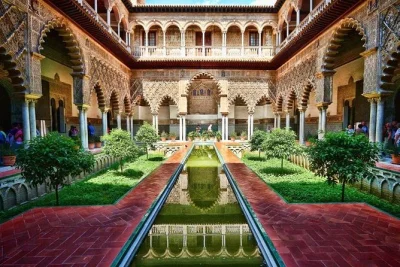 Reserve um tour guiado pelo alcázar em sevilha. evite filas, explore os palácios do real alcázar e passeie pelo bairro de santa cruz com um guia local. ingressos inclusos.