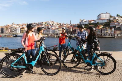 Scopri porto in bici dal centro storico al lungofiume fino all’oceano, assaggiando un pastel de nata con caffè e ascoltando storie locali—con guida e tutto l’equipaggiamento incluso.