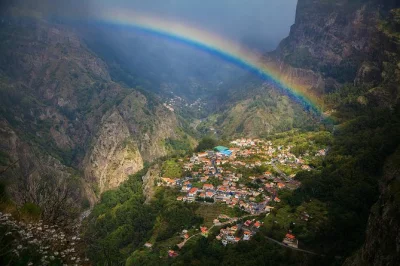 Madeira, viste mozzafiato sulle montagne, dolci alle castagne a curral das freiras e degustazione di poncha sul mare—tour con guida locale e pick-up in hotel.