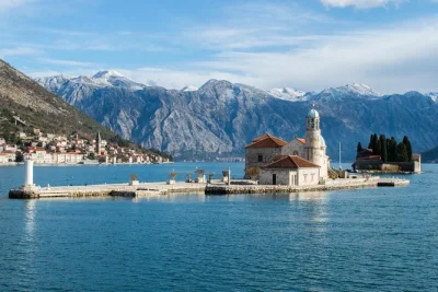 Explore montenegro saindo de dubrovnik com traslado do hotel, visite a medieval kotor, atravesse a baía de kotor de ferry e aproveite budva no seu ritmo.