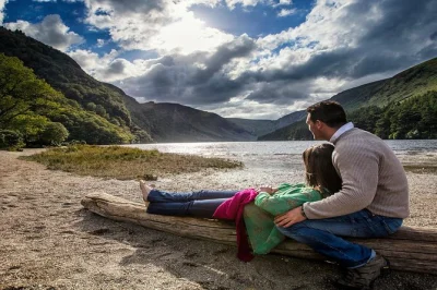 Descubre el aire puro de wicklow, recorre las calles medievales de kilkenny, observa a los perros pastores en acción y pasea por la antigua glendalough, todo con guía y transporte cómodo desde dubl