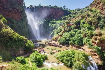 Découvrez les cascades d’ouzoud lors d’une excursion privée au départ de marrakech, avec guide local, balade en bateau et options déjeuner. prise en charge à l’hôtel incluse.