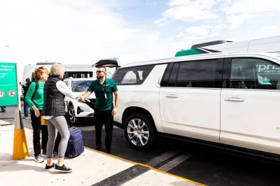 Atterra a san jose del cabo e sali su un suv privato con birre fresche, acqua in bottiglia e autista locale—trasferimento senza stress direttamente al tuo hotel.
