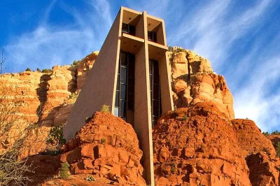 Descubre la energía de sedona en un tour guiado en jeep: visita la capilla de la santa cruz, explora vórtices como airport mesa y pasea por el pueblo artístico de tlaquepaque. incluye guía y agua.