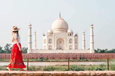 Erlebe den zauber von taj mahal & agra fort bei einem privaten tagesausflug ab delhi mit bevorzugtem einlass, lokalem guide und 5-sterne-buffet inklusive.