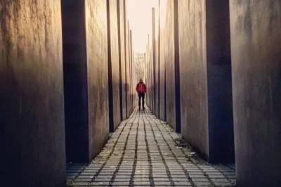 Découvrez l’histoire fascinante de berlin lors d’une visite privée à pied, du brandenburg gate au mur de berlin. récits authentiques d’un guide local et arrêts flexibles tout au long du par