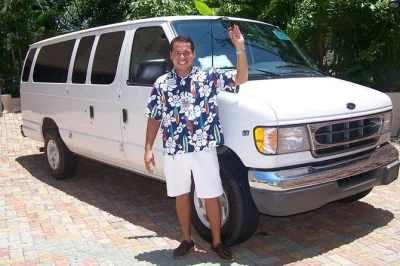 Scopri puerto vallarta con un tour privato: passeggia sul malecón, ammira los arcos, assaggia il tequila e viaggia comodo. include pick-up e guida locale.