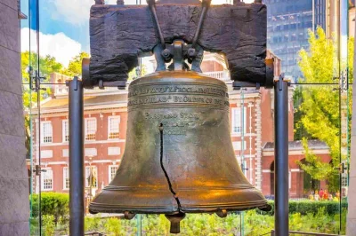 Step into philadelphia’s revolutionary past with a historian-led walking tour. see the liberty bell, independence hall, and franklin court. runs daily, rain or shine.