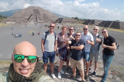 Parti da città del messico per un tour privato a teotihuacan con ingresso anticipato e degustazione di pulque. trasporto con aria condizionata e ritiro in hotel, adatto a tutte le età.