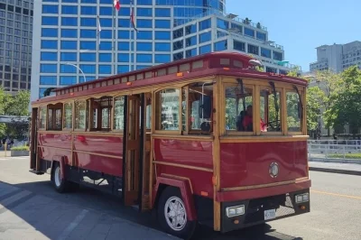 Scopri vancouver con il trolley hop on hop off: visita stanley park, gastown, granville island e molto altro, al tuo ritmo. biglietto con mappa inclusa.