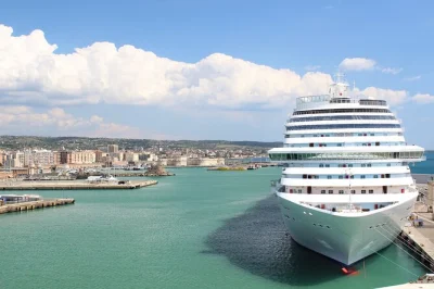 Skip the stress of rome trains—secure your shared shuttle transfer to civitavecchia port, with air-conditioned ride, luggage help, and drop-off at your cruise ship.