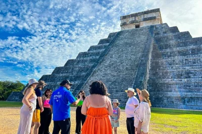 Scopri la storia maya a chichen itza, nuota in un cenote sacro, esplora valladolid coloniale e assaggia tequila, con comodo pickup in hotel incluso.