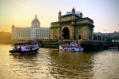 Explore mumbai em um tour privativo de meio dia: gateway of india, dhobi ghat, crawford market. inclui transporte, guia local e entradas.