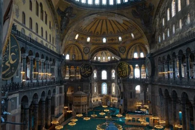 Evita las colas en sultanahmet para visitar hagia sophia, palacio topkapi y la cisterna basílica. incluye entradas, guía local y acceso prioritario para un recorrido tranquilo.