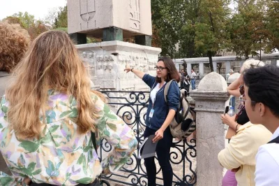 Descubre el barrio de sultanahmet en estambul con un paseo guiado por la mezquita azul, santa sofía y el hipódromo. entradas incluidas y punto de encuentro fácil.