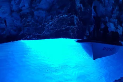 Partez de hvar en bateau rapide vers la blue cave, nagez dans la crique de stiniva, faites du snorkeling à l’île budikovac et savourez un déjeuner local. matériel inclus.