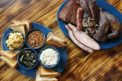 Dégustez des vins d’exception, savourez des cocktails artisanaux et goûtez des spécialités locales lors d’une visite guidée à pied de st. augustine, avec déjeuner et anecdotes d’un habita