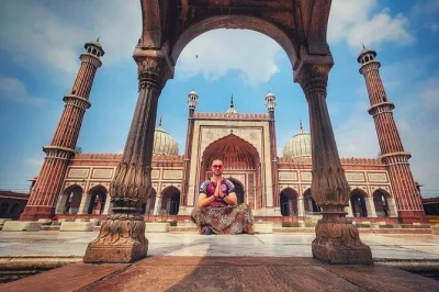 Erlebe alt- und neu-delhi hautnah bei einer privaten tour mit tuk-tuk-fahrt, eintritt zu sehenswürdigkeiten, lokalem guide und abholung vom hotel. halbtags- und ganztagsoptionen verfügbar.
