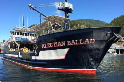 Sube al aleutian ballad en ketchikan para un tour práctico con pescadores de cangrejo del mar de bering. ve capturas en vivo, conoce a la tripulación, y observa águilas y vida marina. accesible par