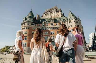 Scopri le strade acciottolate di quebec city, sali sul funicolare e visita la haute-ville e la basse-ville con una guida locale. ingresso incluso e punto d’incontro comodo.