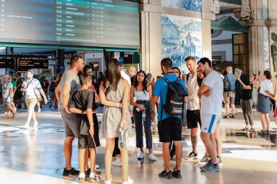 Scopri il lato magico di porto con un tour di harry potter guidato da un locale, visita livraria lello, assaggia un dolce “horcrux” portoghese e ricevi consigli esclusivi sulla città.