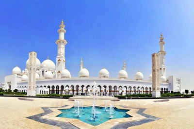 Découvrez la grande mosquée sheikh zayed, flânez dans heritage village et prenez des photos à ferrari world lors d’une excursion en petit groupe au départ de dubaï avec prise en charge à l’