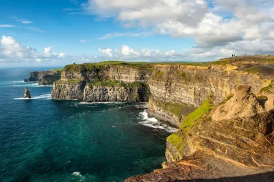Scopri la musica irlandese, cammina sulle cliffs of moher ed esplora galway in una gita guidata da dublino. include biglietti d’ingresso, tour a piedi e pick-up in pullman.