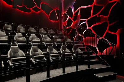 Sinta o poder dos vulcões da islândia no harpa, em reykjavik, com o show volcano express. ingresso incluso e efeitos imersivos para uma aventura única.