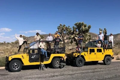 Vivi il deserto a bordo di un hummer aperto a joshua tree, sali fino a keys point e percorri antichi sentieri con una guida locale. snack e pick-up inclusi.