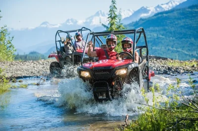 Découvrez whistler autrement avec une balade en buggy 4x4 dans la nature sauvage—équipement, guide et navette depuis le village inclus. apprenez à piloter, explorez les sentiers forestiers et pro