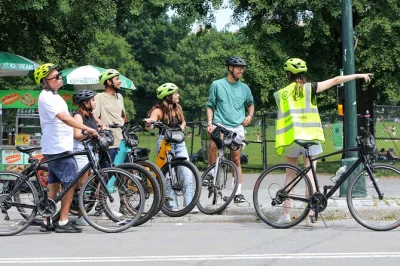 Découvrez central park à vélo avec un guide local, de strawberry fields à bethesda fountain. petit groupe, matériel inclus, départs quotidiens.
