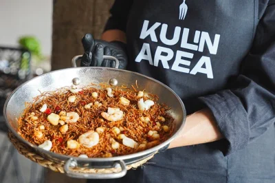 Descubra a culinária de málaga com aula prática de tapas, visita ao mercado atarazanas e degustação de vinhos locais—almoço, petiscos e avental exclusivo inclusos.