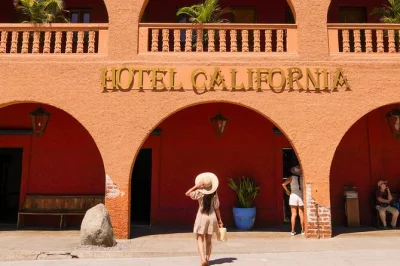 Scopri todos santos con una gita di un giorno: visita al ranch dei cammelli, dimostrazione di tappeti artigianali, sosta all’hotel california, pranzo messicano a buffet e degustazione di tequila. tr