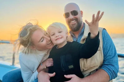 Disfruta la brisa del atardecer en un crucero por el bósforo desde kabatas, pasando por el palacio dolmabahce, la mezquita ortaköy y la torre de la doncella. incluye snacks, bebidas y guía local.