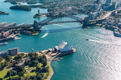 Vivez l’excitation d’un vol en hélicoptère à sydney au-dessus du harbour, de l’opéra et de bondi beach. prise en charge à l’hôtel, commentaire du pilote et balade panoramique de 20 minut