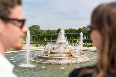 Versailles entdecken: ganztägige tour ab paris mit spiegelsaal, prachtvollen gärten und marie-antoinettes dorf. inkl. zugfahrt & geführtem eintritt.