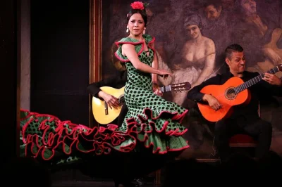 Vive el corazón de madrid en corral de la moreria con un show de flamenco en vivo, cena de varios platos opcional y bebidas. reserva tu lugar en este icónico tablao.