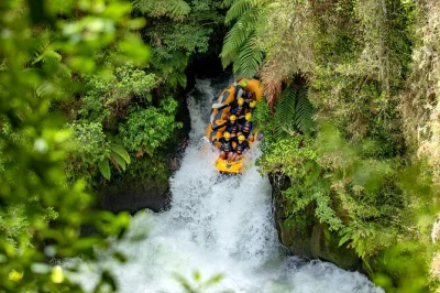Vivi l’emozione del rafting sul fiume kaituna a rotorua, affronta le cascate tutea e rilassati in una sauna gratis. include transfer dall’hotel e tutta l’attrezzatura.