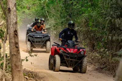 Vivi l’emozione di un giro in atv nella giungla di puerto morelos, rinfrescati in un cenote cristallino e scopri il paese con snack inclusi—ritiro in hotel incluso per prenotare senza pensieri.