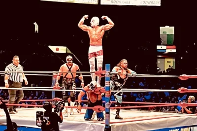 Feel the energy at arena méxico, taste real tacos, sip mezcal & tequila with locals. includes dinner, drinks & a guide for a lively mexico city evening.