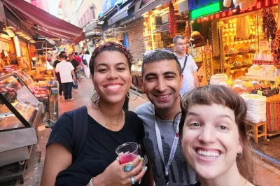 Vive estambul en una escala con traslado privado, entrada rápida a museos y guía local. prueba comida callejera y descubre sus lugares más emblemáticos.