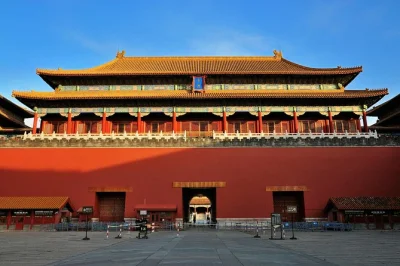 Step onto the great wall at badaling, wander the forbidden city, and feel tiananmen square’s energy on a beijing day trip with pickup, lunch, and a local guide.