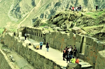 Feel the pulse of peru’s sacred valley on a full day tour—meet weavers, taste local food, stroll ancient inca streets. includes pickup, guide & lunch.