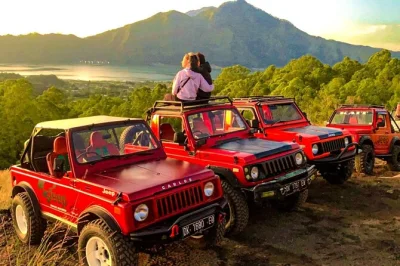 Wake up to mount batur’s sunrise from a private 4wd jeep, skip the hike, and enjoy breakfast with local guide. includes hotel pickup and entry tickets.