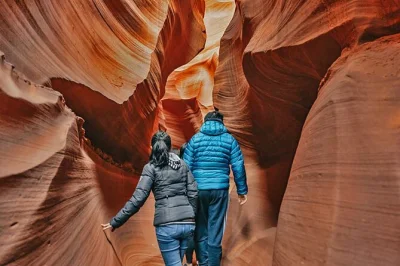 Feel the thrill of antelope canyon’s light beams, gaze over horseshoe bend, and enjoy a local breakfast in utah—all with pickup and a navajo guide included.