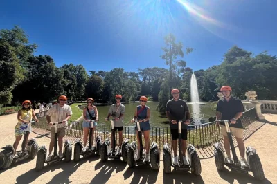 Recorre el retiro de madrid en un tour privado en segway, comenzando en el barrio de las letras. descubre el palacio de cristal, árboles centenarios y más con un guía local.