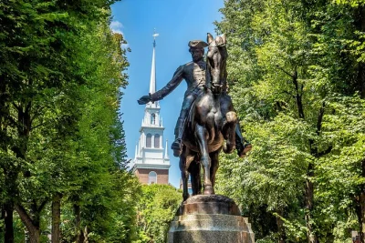 Explore o freedom trail em boston com guia local, conheça todos os 16 marcos históricos e mergulhe nas histórias da revolução. rota acessível para todos.