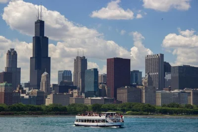 Feel the pulse of chicago from the river to lake michigan, guided by locals. see iconic architecture, snap skyline photos, and enjoy indoor or outdoor seating.