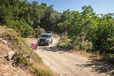Scopri il lato selvaggio di creta con un tour 4x4 a preveli beach, attraversando gole, foreste di palme e villaggi—con pick-up in hotel e pranzo cretese incluso.