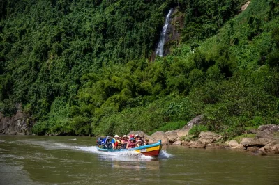 Float down fiji’s navua river, swim under waterfalls, visit a real fijian village, and enjoy riverside lunch. includes pickup, guide, all activities and return transfer.